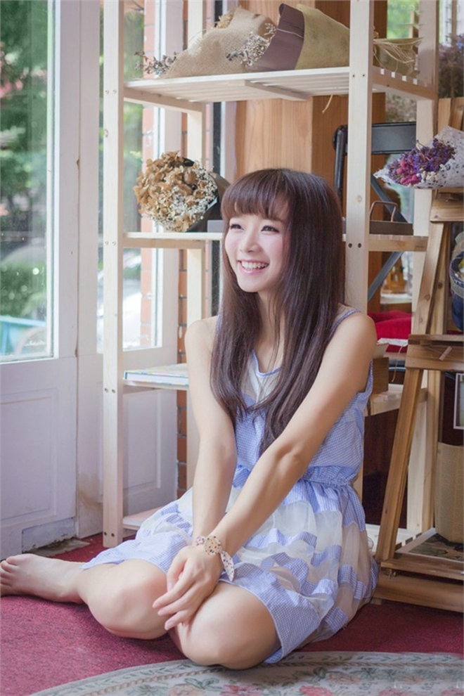 背带裤短发青春美女时尚街拍唯美俏皮写真