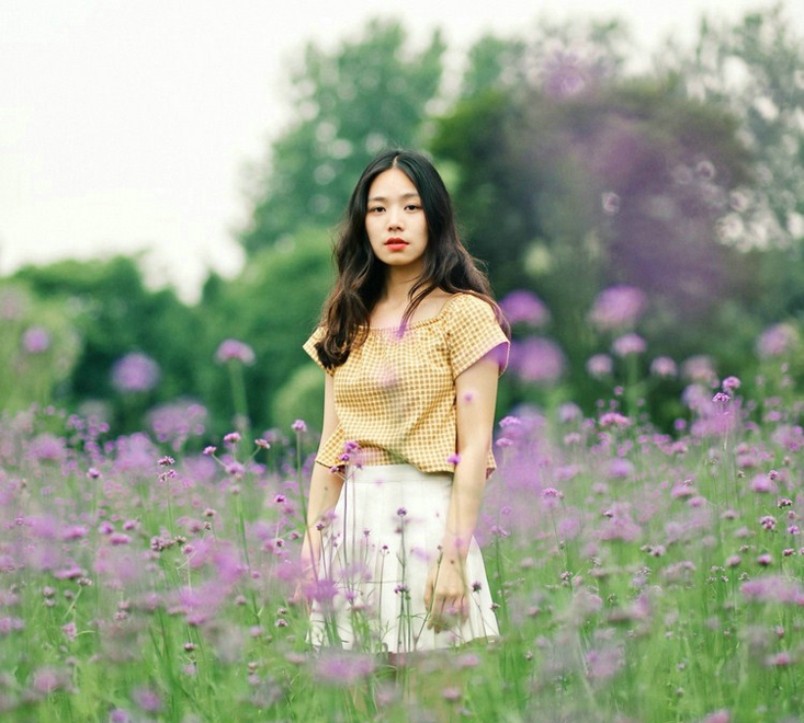 黄衣美少女长发唯美高清照片