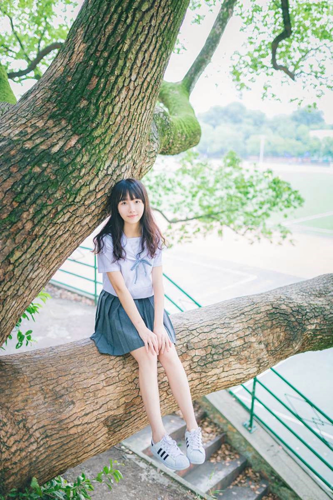 清纯可爱的美女校园私拍写真文艺范十足