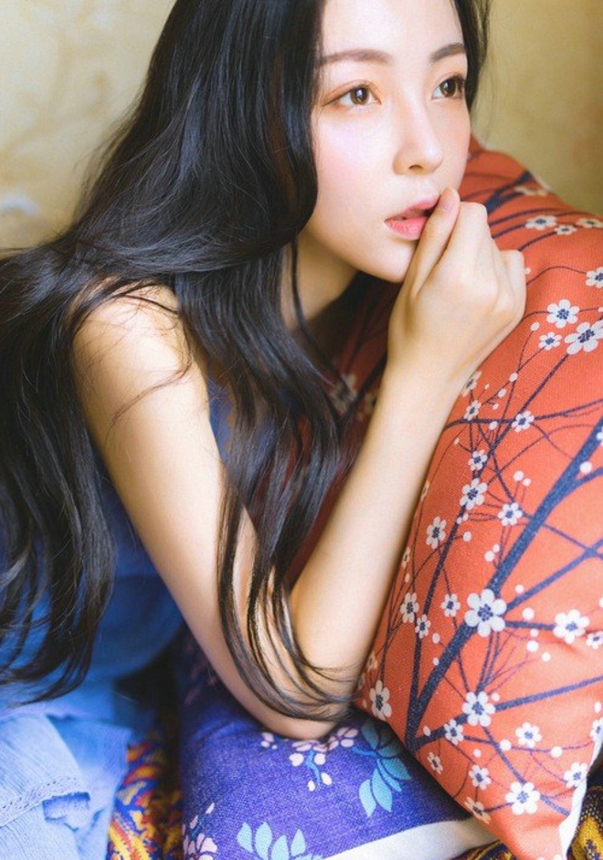 慵懒睡美人甜美淡然清新居家性感火辣写真