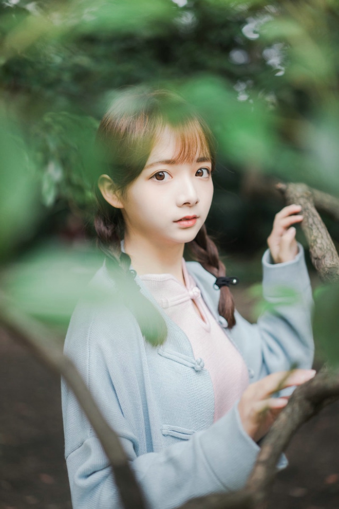 清纯麻花辫萝莉美女庭院深深深几许复古私拍套图