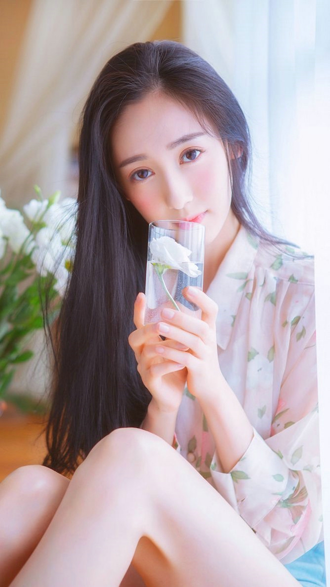 红唇美女白纱高冷家居私房诱惑写真照