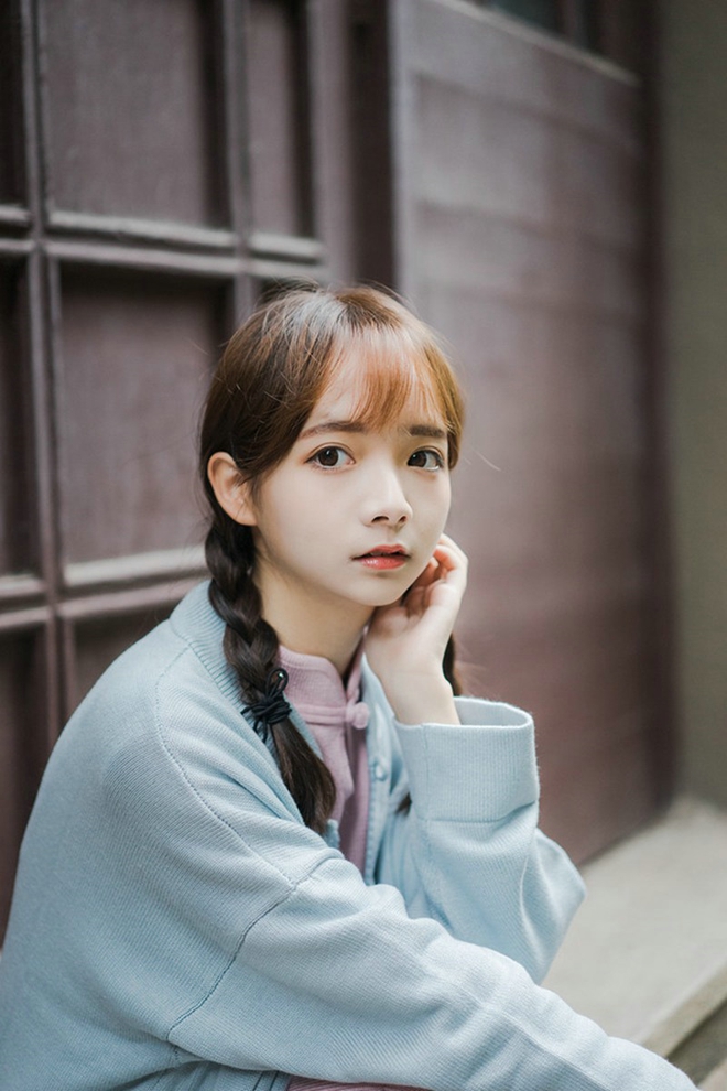 清纯麻花辫萝莉美女庭院深深深几许复古私拍套图