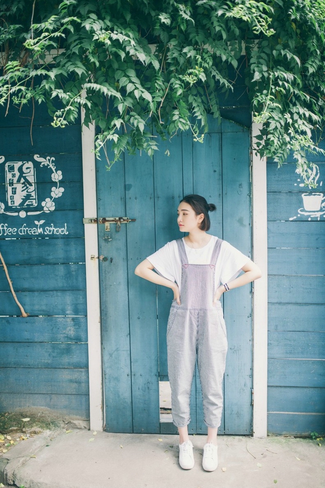 背带裤短发青春美女时尚街拍唯美俏皮写真