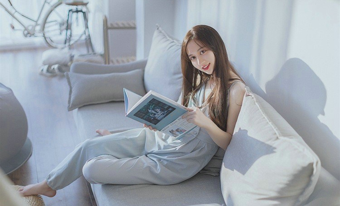 红唇美女白纱高冷家居私房诱惑写真照