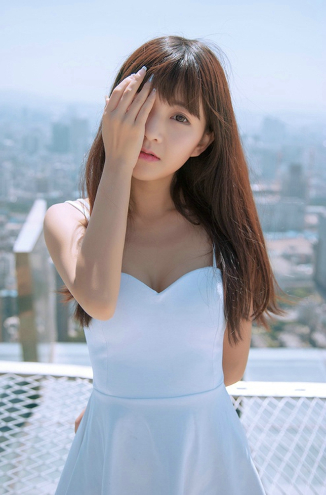 慵懒睡美人甜美淡然清新居家性感火辣写真