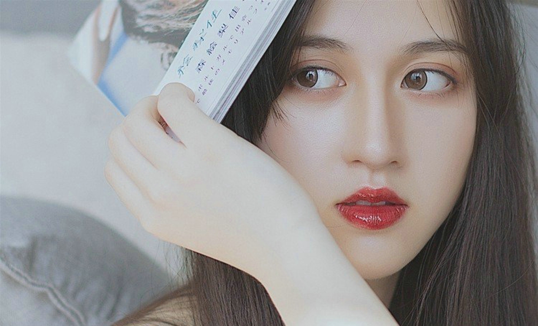 红唇美女白纱高冷家居私房诱惑写真照