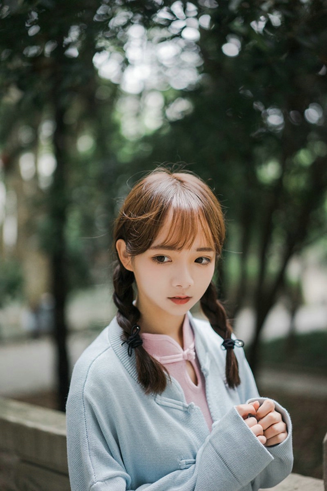 清纯麻花辫萝莉美女庭院深深深几许复古私拍套图