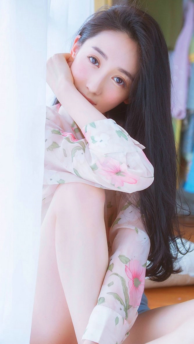 红唇美女白纱高冷家居私房诱惑写真照