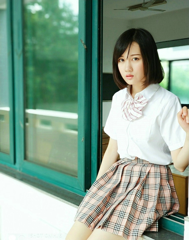 日系学生校服美女甜美娇巧唯美写真