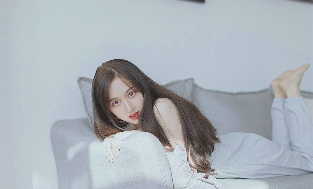 红唇美女白纱高冷家居私房诱惑写真照