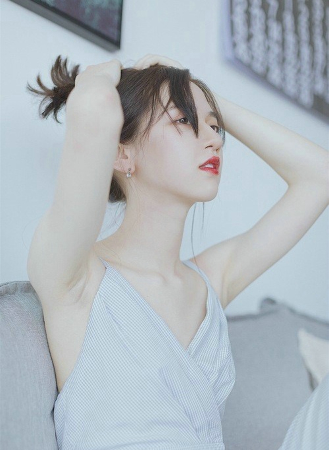 红唇美女白纱高冷家居私房诱惑写真照