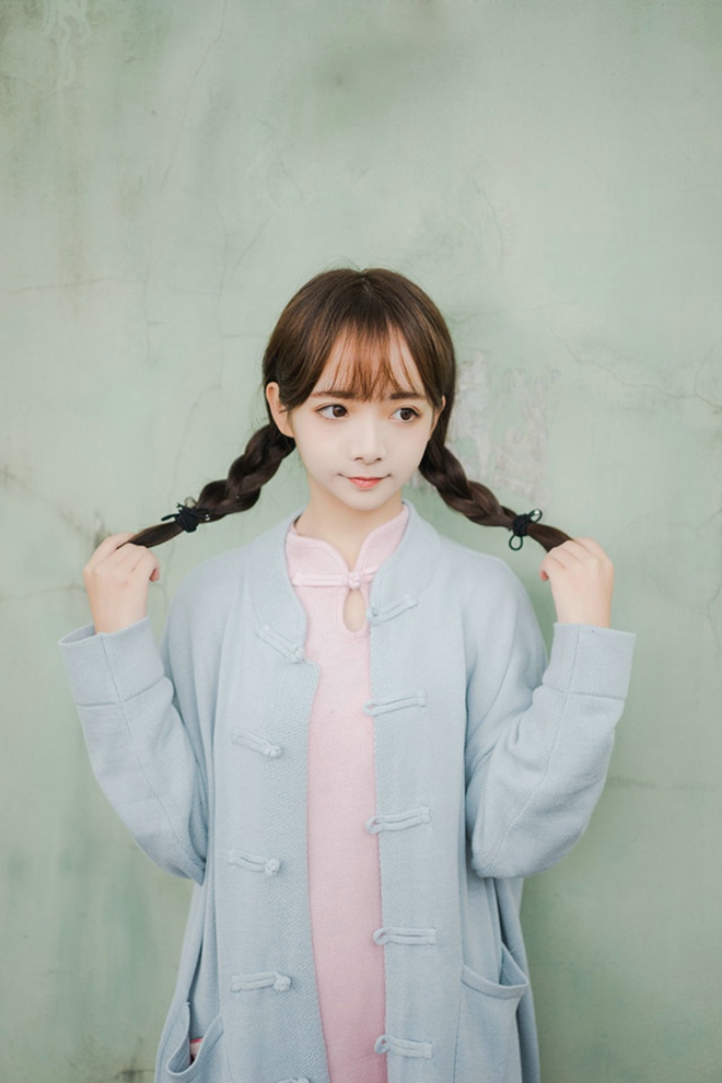 清纯麻花辫萝莉美女庭院深深深几许复古私拍套图