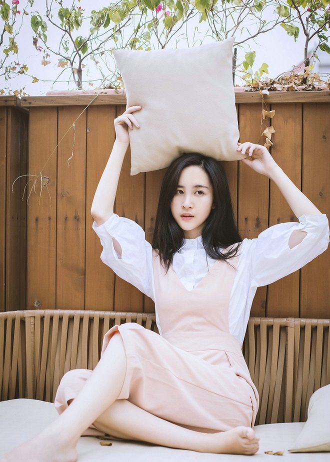 爱多肉光脚丫子美女