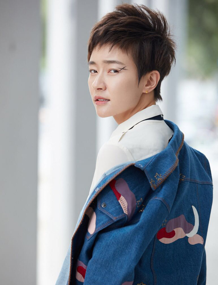 女星焦俊艳霸气中性写真照片