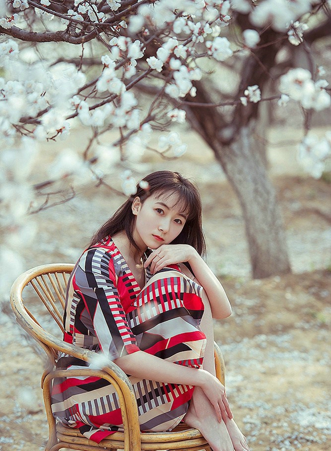 短发清纯学生妹衬衫短裙户外活力阳光俏皮唯美写真