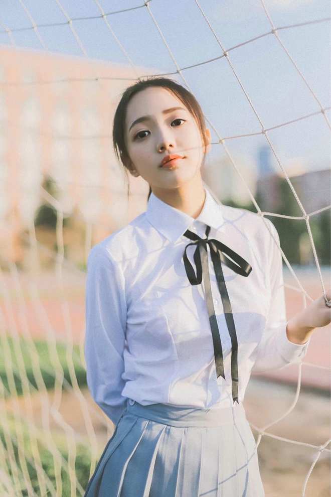 可爱小清新白衬衣短裙美女唯美校园写真