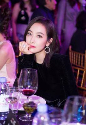 2017芭莎慈善夜明星图片汇总