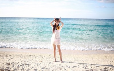 夏日海边美女图片