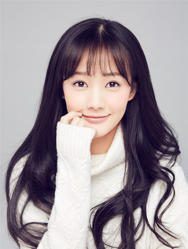 人气女星李一桐气质写真