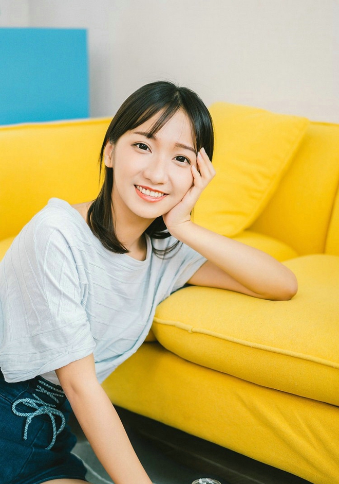 可爱清甜小美女清纯俏皮闺房娇嫩白皙靓丽写真