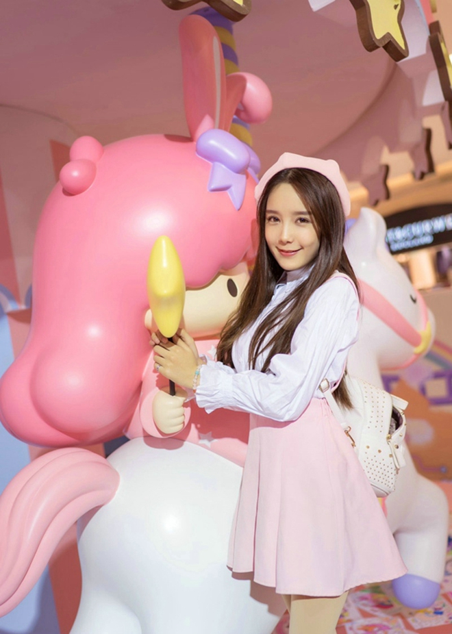 漂亮清纯美少女气质清新惹火私拍写真