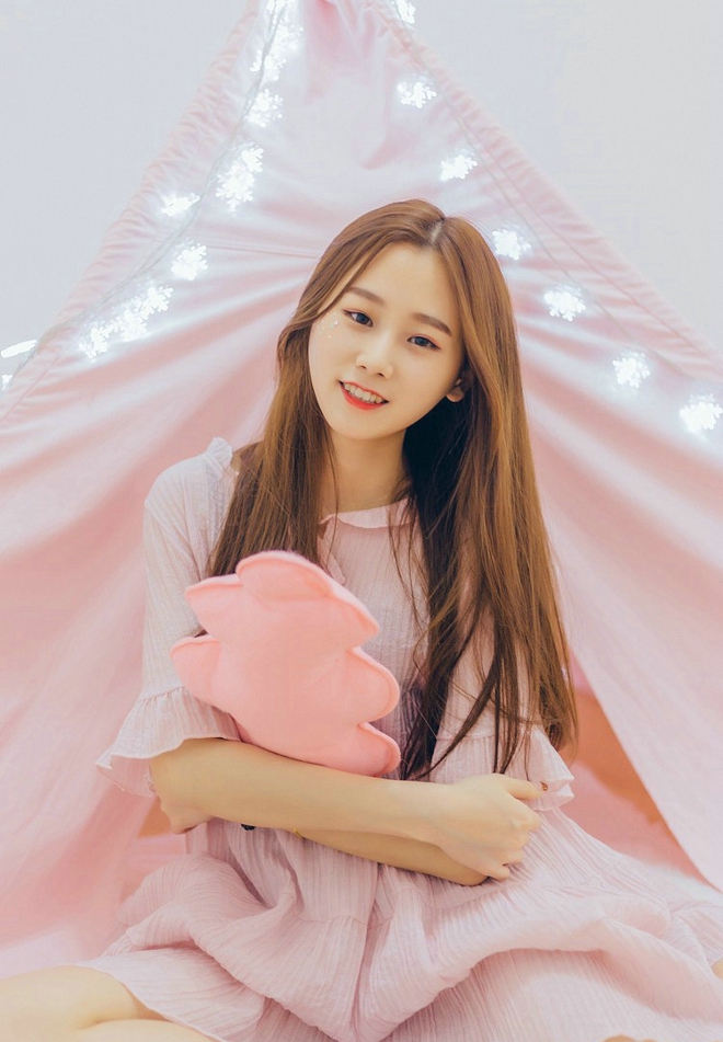 清新美女居家粉嫩阳光俏皮唯美写真