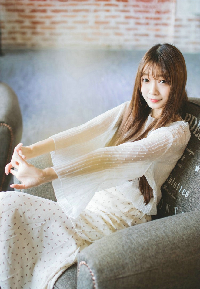 粉嫩清甜美女午后休憩清纯阳光俏皮可爱唯美写真