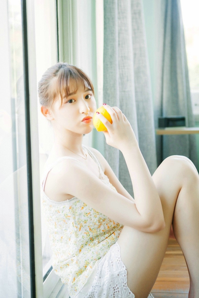 可爱空气刘海白嫩邻家女孩写真集