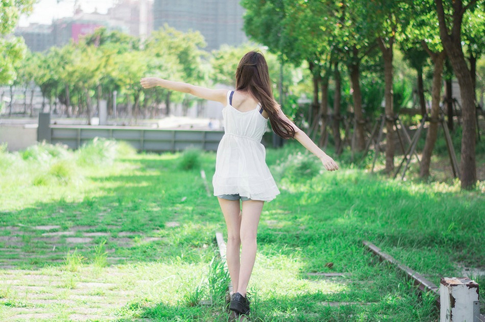 氧气美女午后阳光俏皮可爱靓丽写真