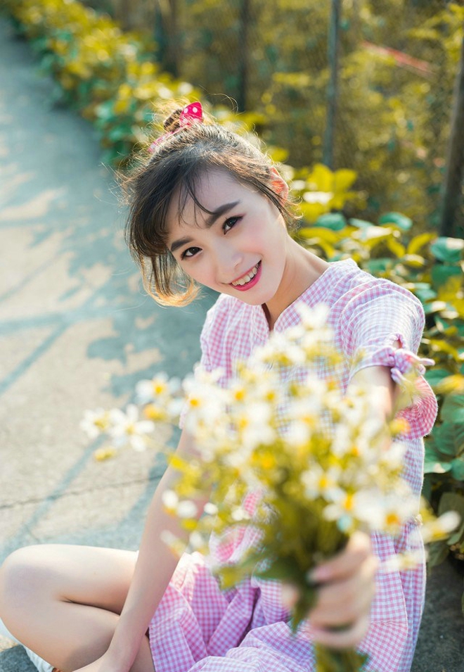 清纯稚嫩俏皮可爱女孩郊外清晰阳光甜美活泼写真