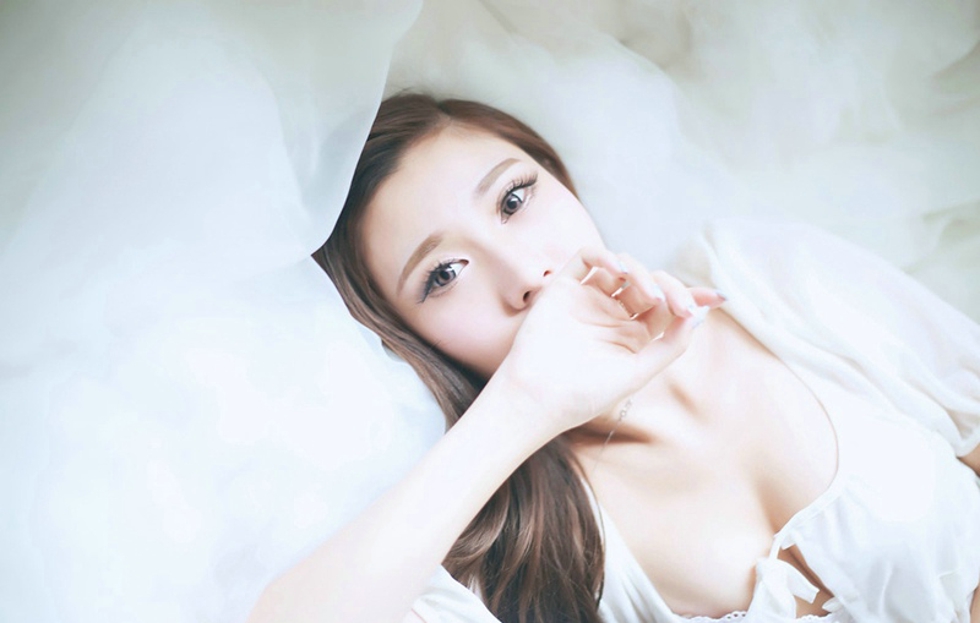 云中的女孩清纯唯美婚纱