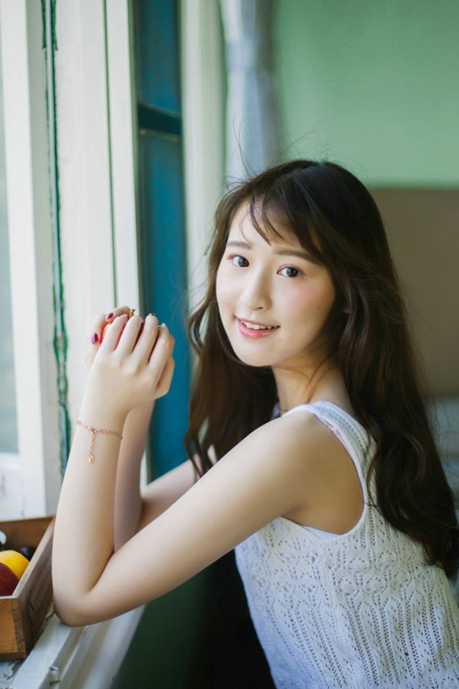 可爱空气刘海白嫩邻家女孩写真集