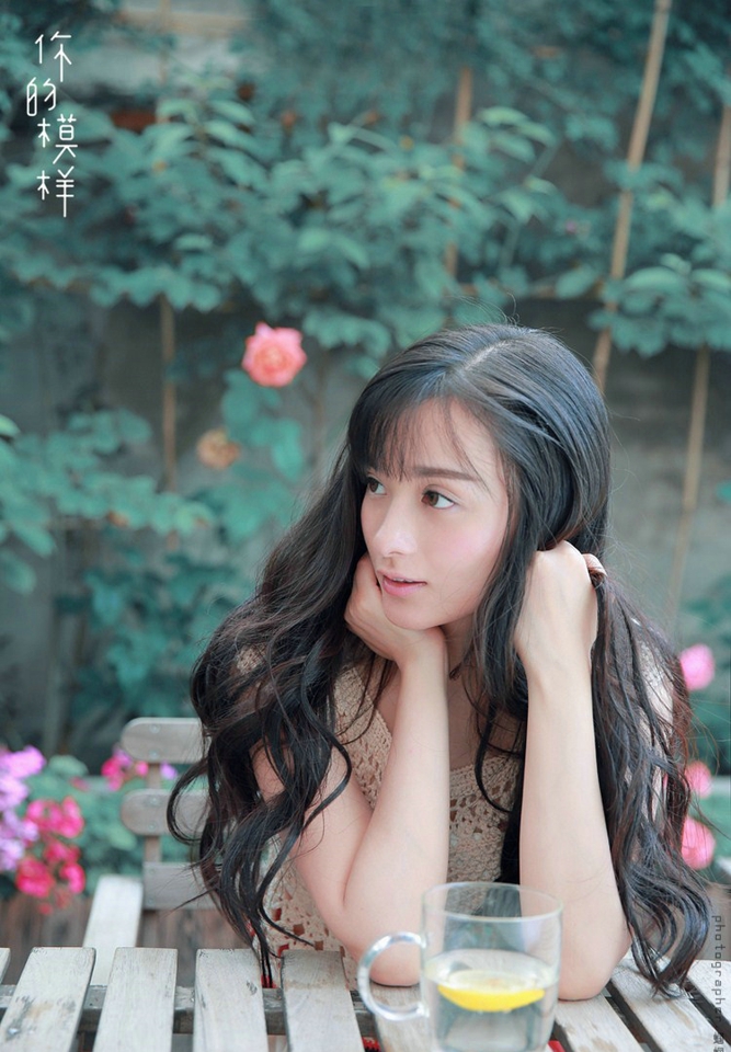 清纯阳光长发美女