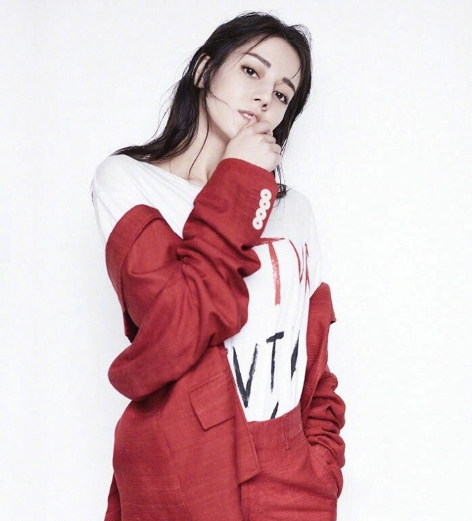 迪丽热巴SuperELLE创刊号封面大片曝光