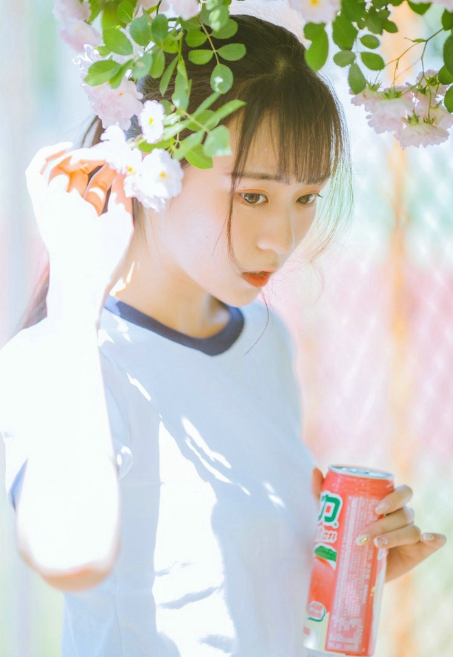 校园长发刘海女神笑起来元气满满温馨写真