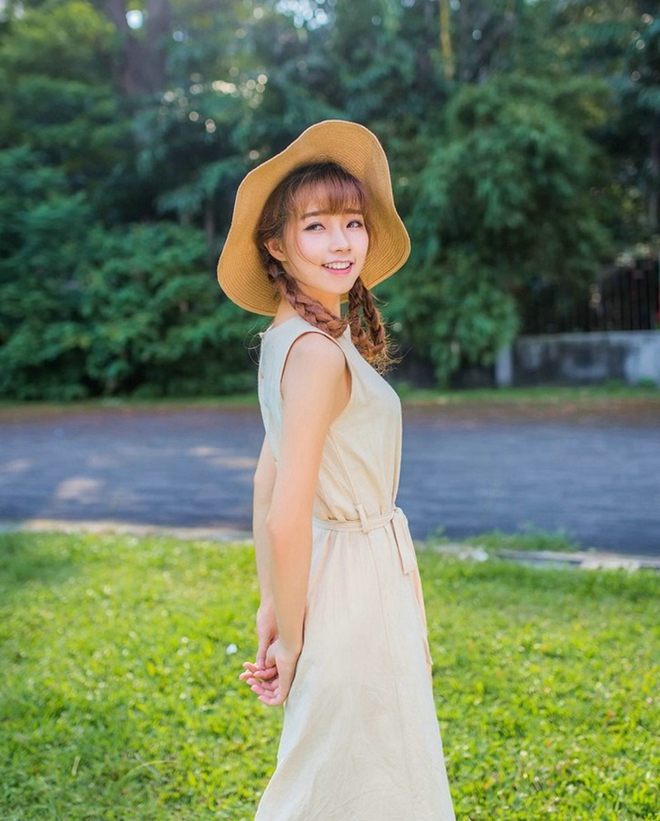 清纯稚嫩美女户外写真