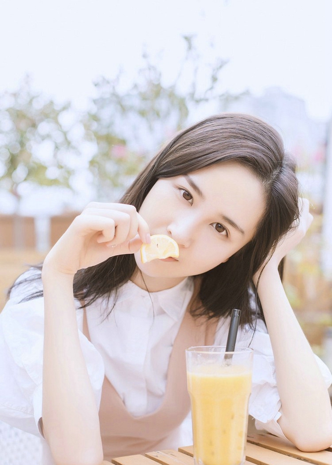 爱多肉光脚丫子美女