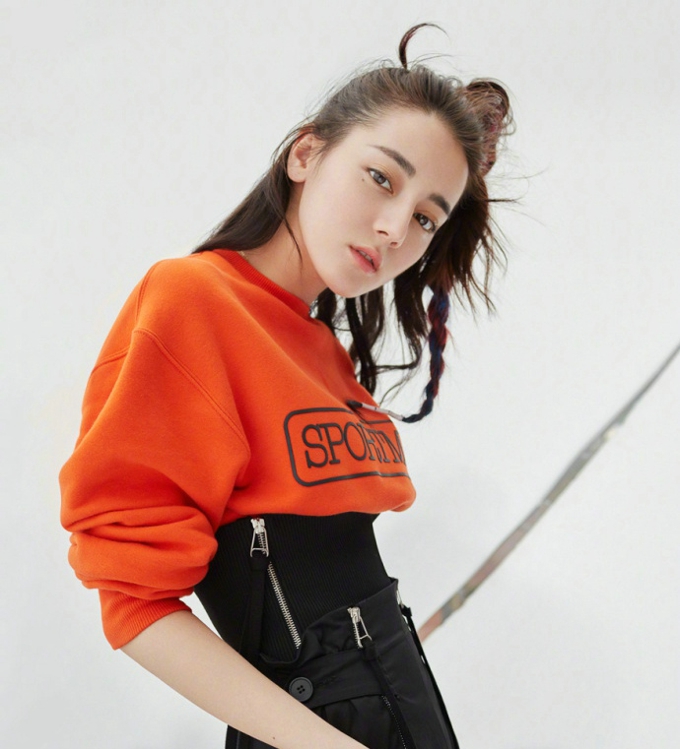 迪丽热巴SuperELLE创刊号封面大片曝光