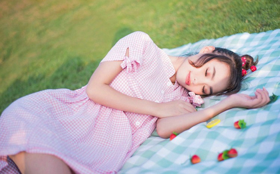 清纯稚嫩俏皮可爱女孩郊外清晰阳光甜美活泼写真