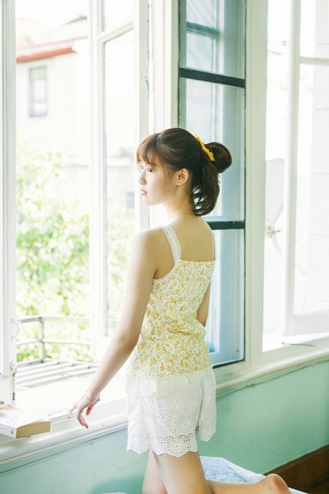 可爱空气刘海白嫩邻家女孩写真集