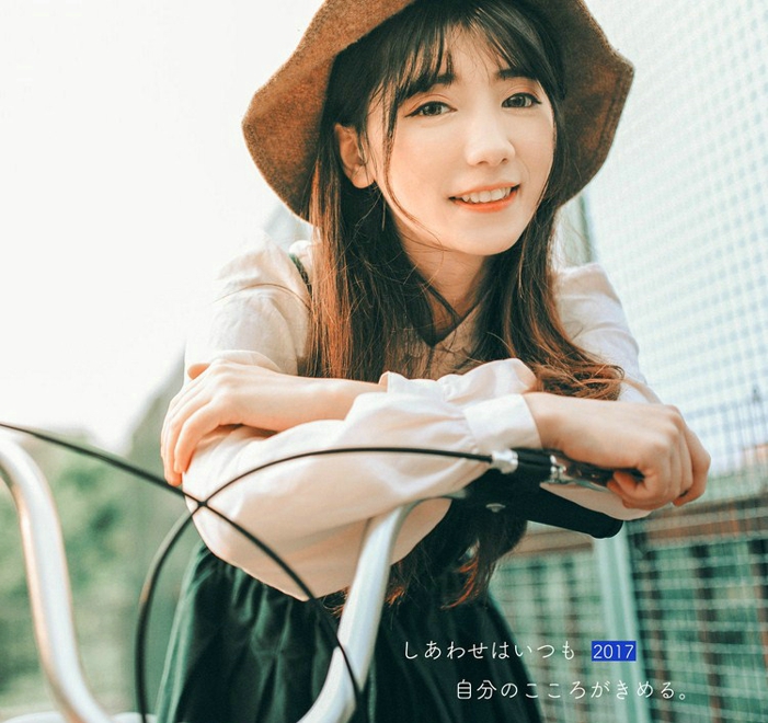 骑着小黄车清新美女写真集