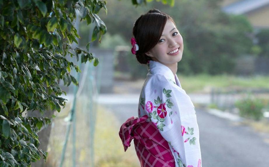 日本清纯少女逢泽莉娜写真照高清桌面壁纸