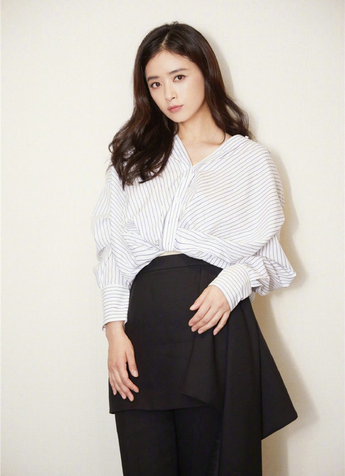 蒋欣的睡衣装扮写真曝光 少女感十足