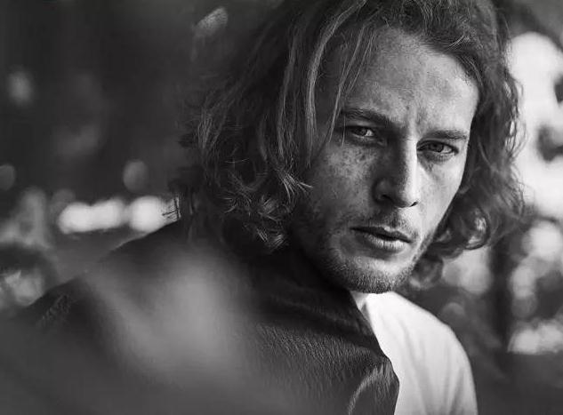 看这眼睛，不仅撩人，还给照片加戏!