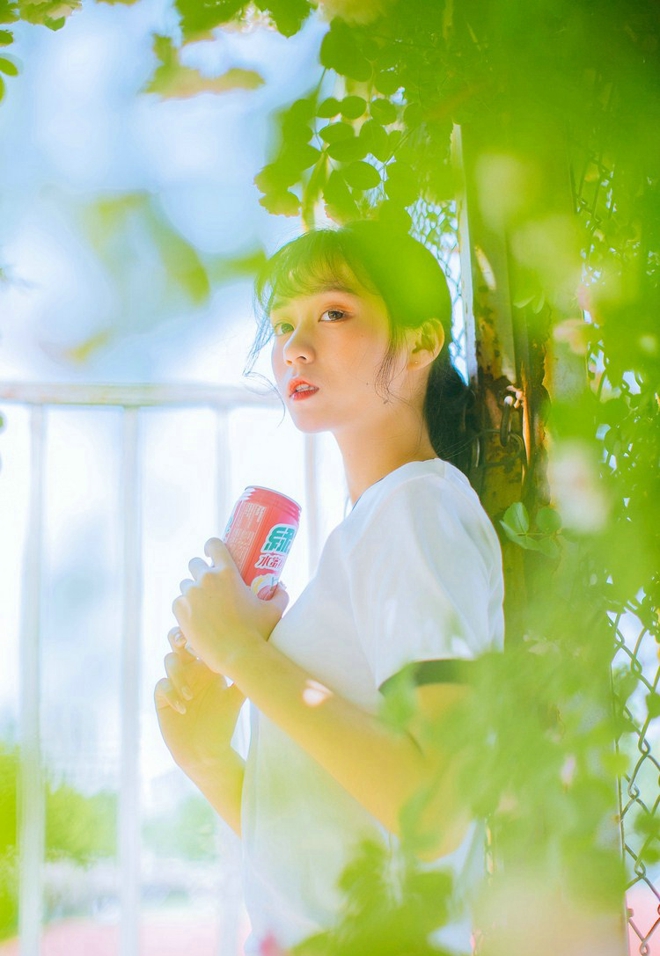 校园长发刘海女神笑起来元气满满温馨写真