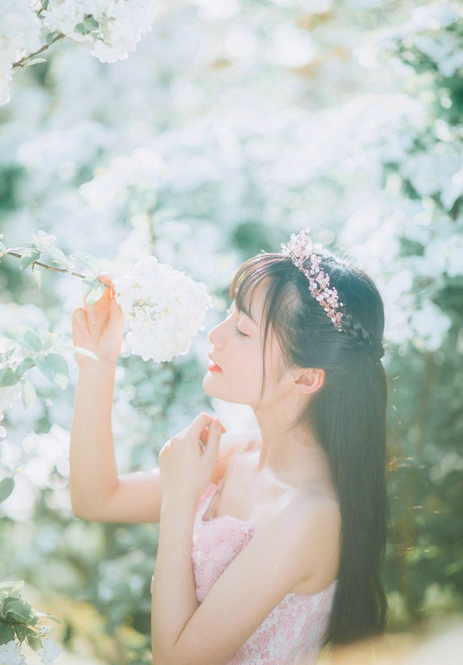 娇小玲珑清纯美女梦幻写真