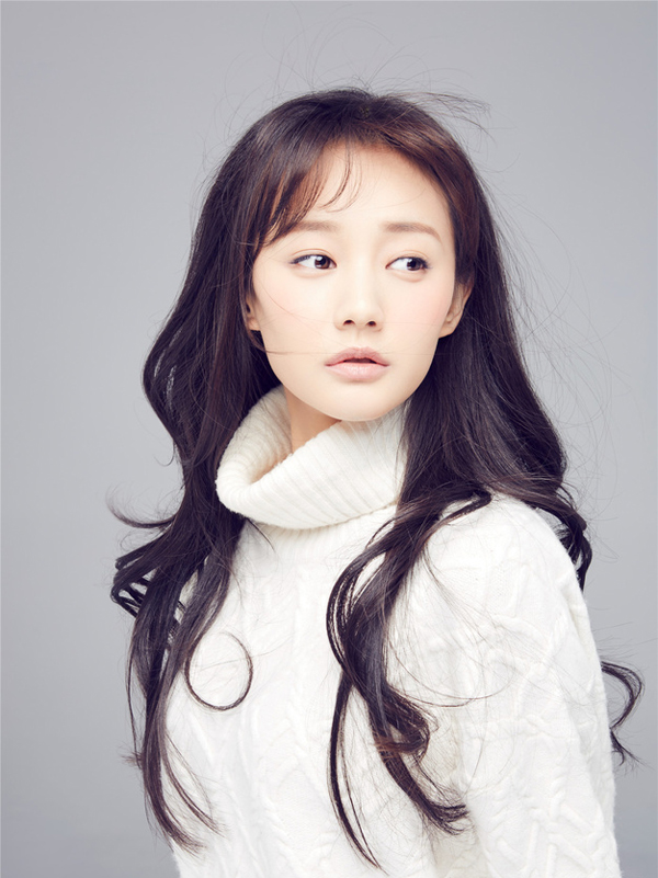 人气女星李一桐气质写真