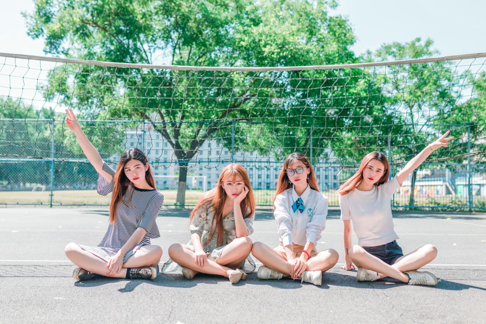 阳光清纯大学长腿美女毕业写真