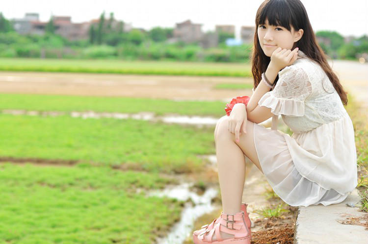 户外阳光小清新美女写真